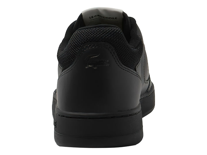 Tenis Lacoste color negro con logotipo de cocodrilo en el lateral y suela a juego.