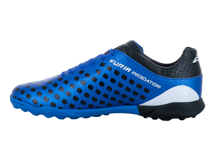Zapato de fútbol azul con detalles en negro y blanco y suela para césped sintético.