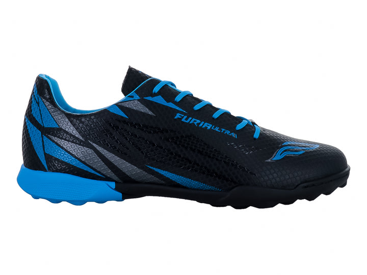 Zapato de fútbol Furia color negro con detalles y suela azul, diseño deportivo sintético.