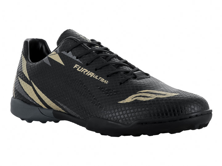 Zapato de fútbol Furia 1023 TF en color negro con detalles en oro y suela para pasto sintético.