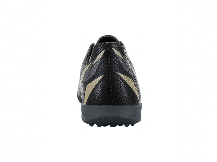 Zapato de fútbol Furia 1023 TF en color negro con detalles en oro y suela para pasto sintético.