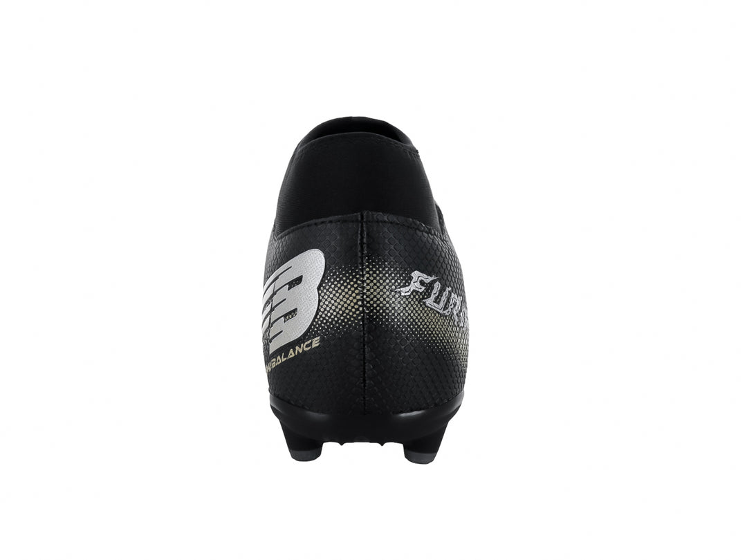 Zapato de fútbol marca Furia en color negro con detalles decorativos en plata y oro, diseño de corte bajo.