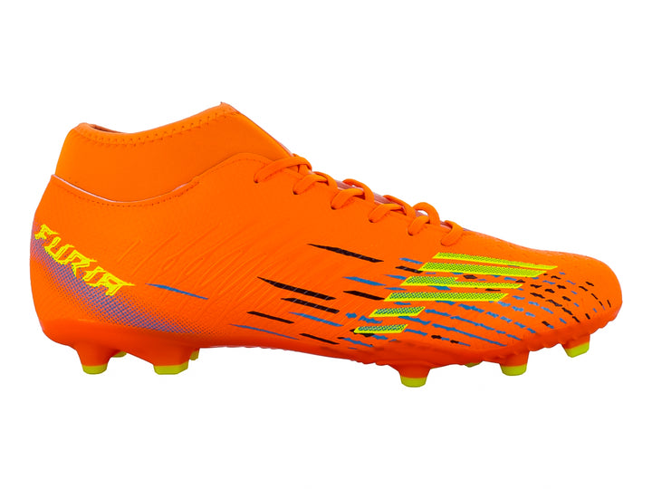 Botín de fútbol color naranja con detalles amarillos y azules y tacos en la suela.
