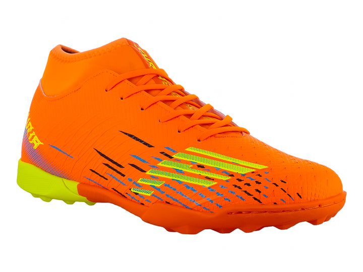 Zapato de fútbol Furia color naranja con suela verde lima y detalles decorativos laterales.