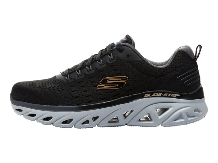 Tenis deportivos Skechers color negro con suela gris clara esculpida y parte superior de malla.