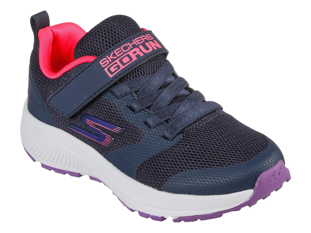 Tenis deportivos Skechers color marino con detalles en rosa y morado, suela blanca y cierre de correa velcro.