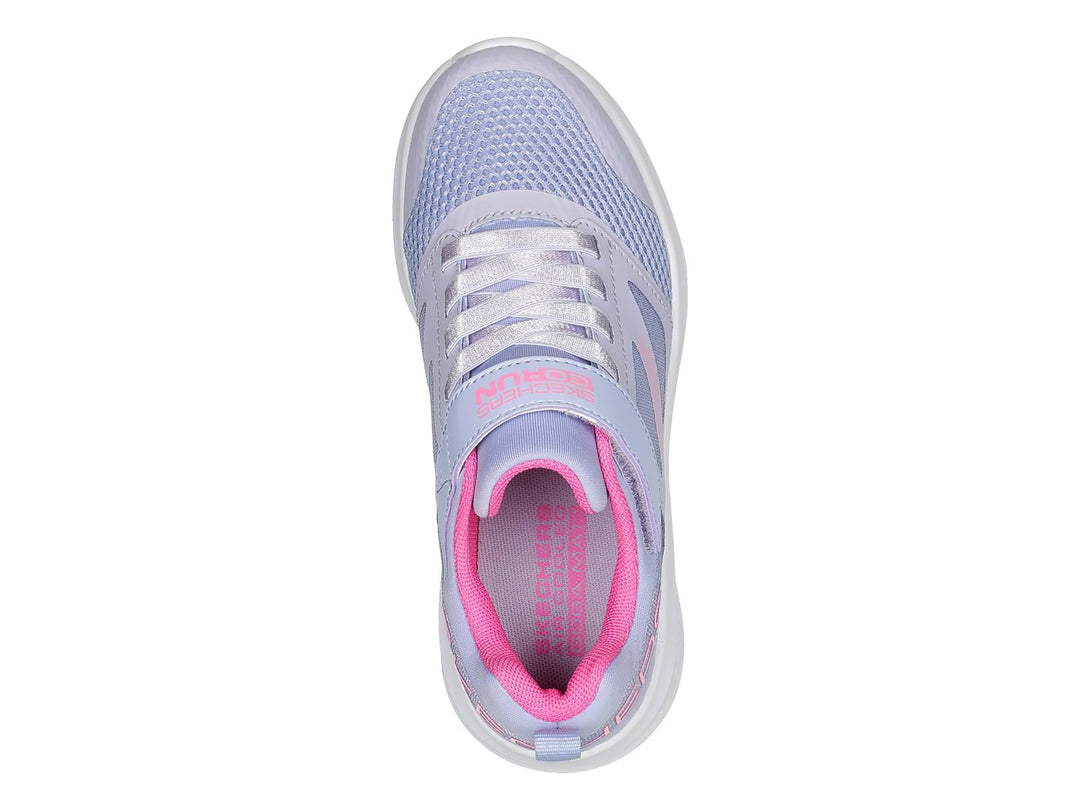 Tenis deportivos Skechers para niña en color lavanda con detalles rosa y suela blanca.