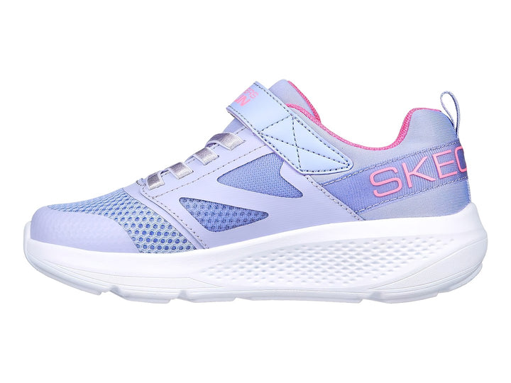 Tenis deportivos Skechers para niña en color lavanda con detalles rosa y suela blanca.