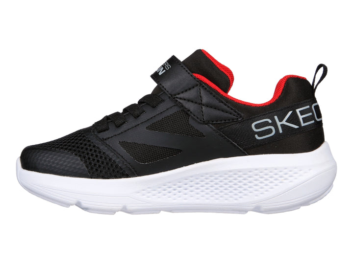Tenis deportivos Skechers color negro con suela blanca y detalles rojos.