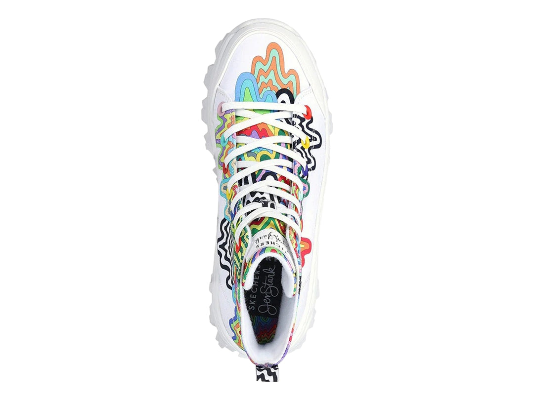 Tenis botín blancos con diseño de gotas multicolores y suela gruesa blanca.