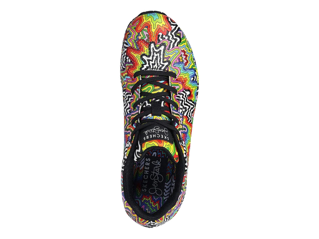 Tenis Skechers con diseño de ondas multicolores y suela negra.