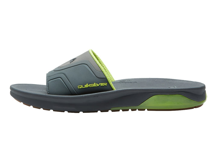 Sandalia Quiksilver color gris con detalles en verde lima, vista lateral.