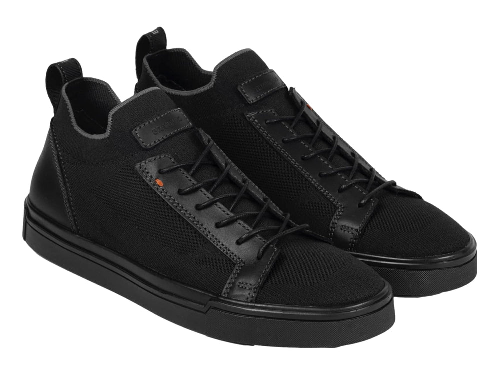 Zapato casual Brantano color negro con cuerpo de tejido y detalles sintéticos, suela plana negra.