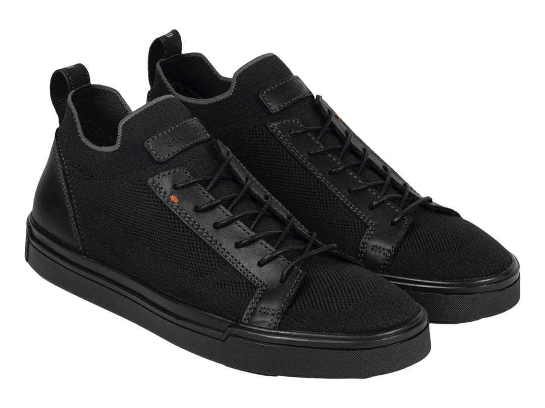 Zapato casual Brantano color negro con cuerpo de tejido y detalles sintéticos, suela plana negra.