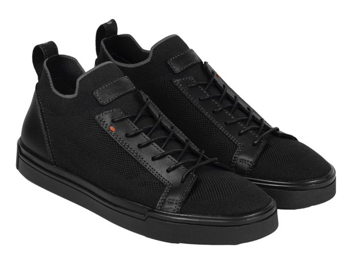 Zapato casual Brantano color negro con cuerpo de tejido y detalles sintéticos, suela plana negra.