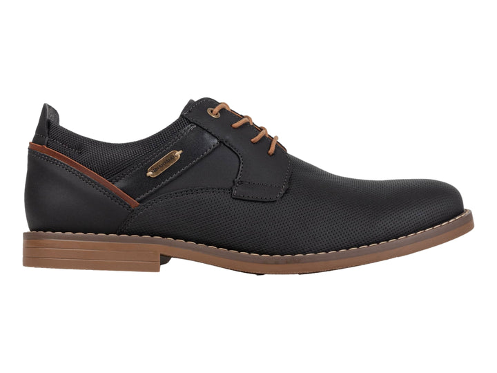Zapato casual negro con cordones y suela color café.