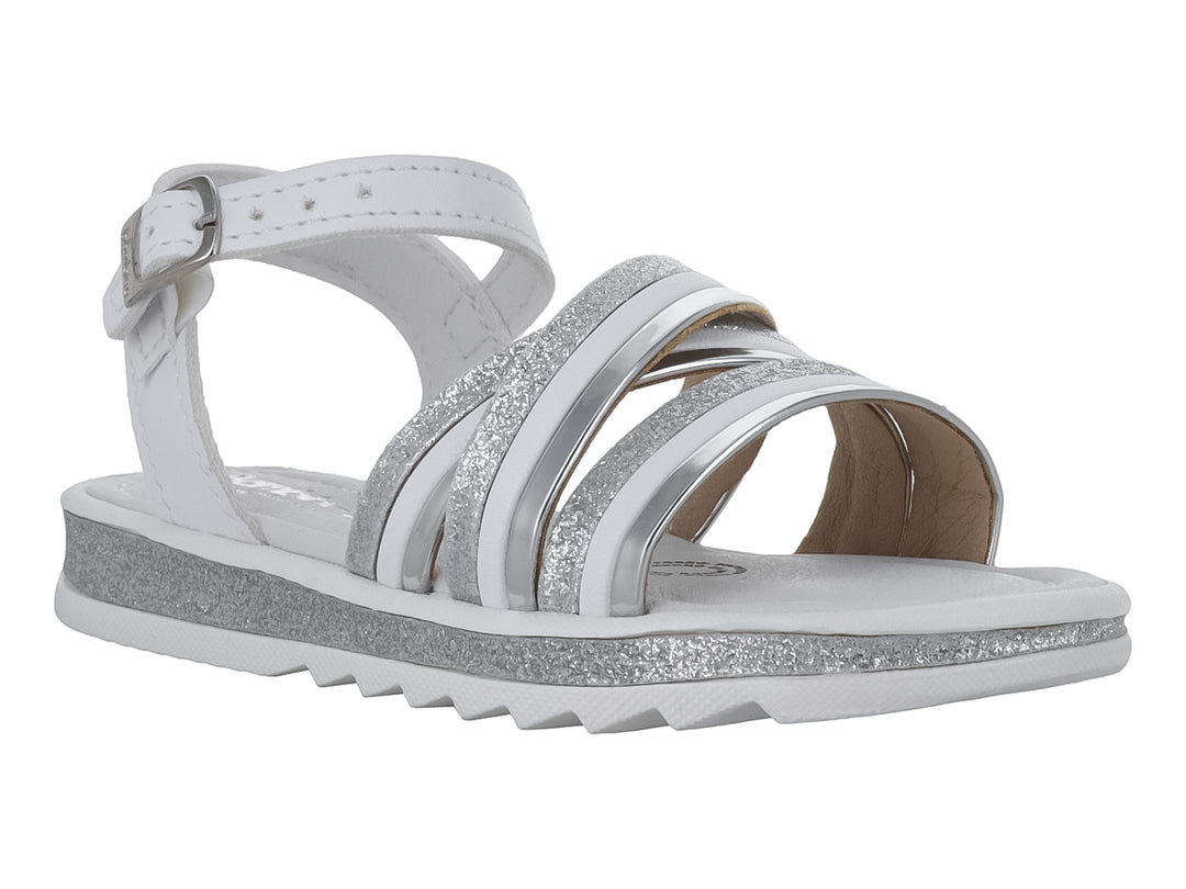 Sandalia blanca para niña con tiras plateadas brillantes y suela de glitter blanco.