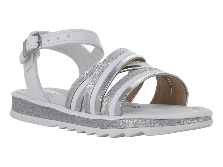 Sandalia blanca para niña con tiras plateadas brillantes y suela de glitter blanco.