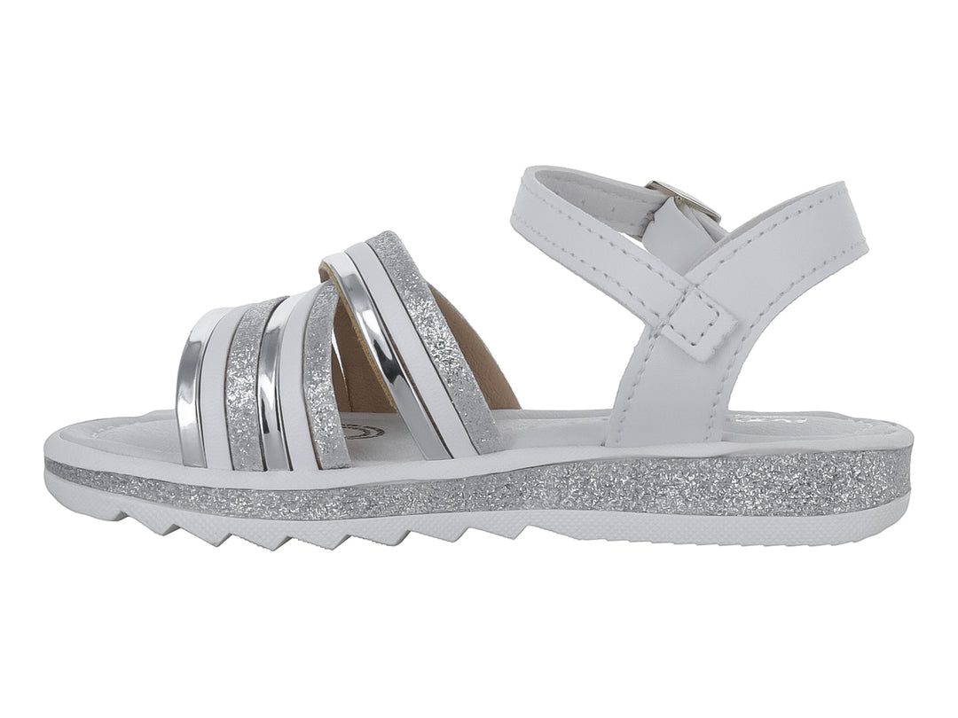 Sandalia blanca para niña con tiras plateadas brillantes y suela de glitter blanco.