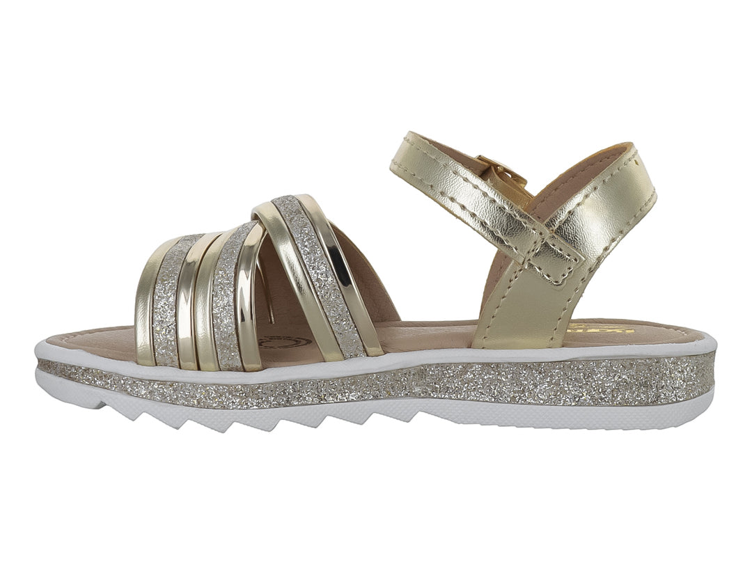Sandalia infantil color oro con tiras frontales, hebilla de ajuste y suela blanca con detalles brillantes.