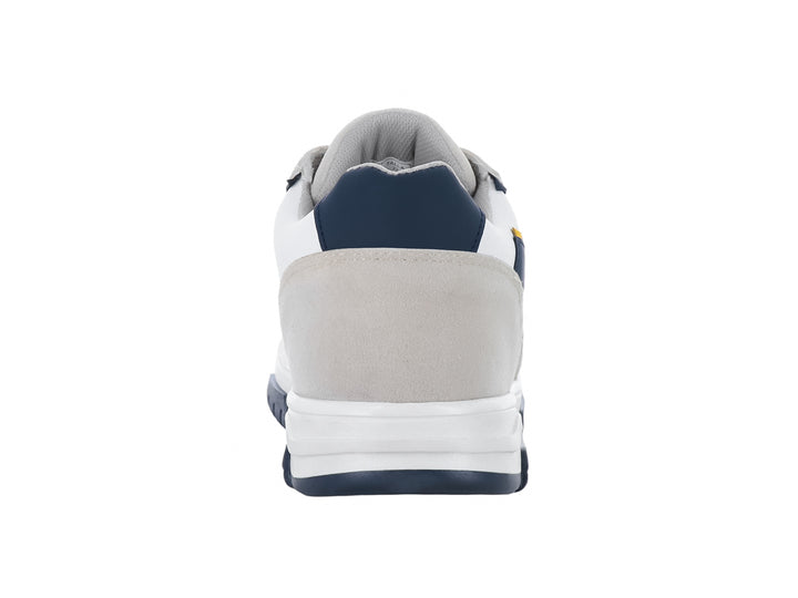 Tenis infantiles color blanco y gris con detalles en azul marino y amarillo en forma de rayo.