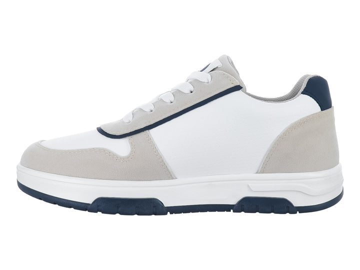 Tenis infantiles color blanco y gris con detalles en azul marino y amarillo en forma de rayo.