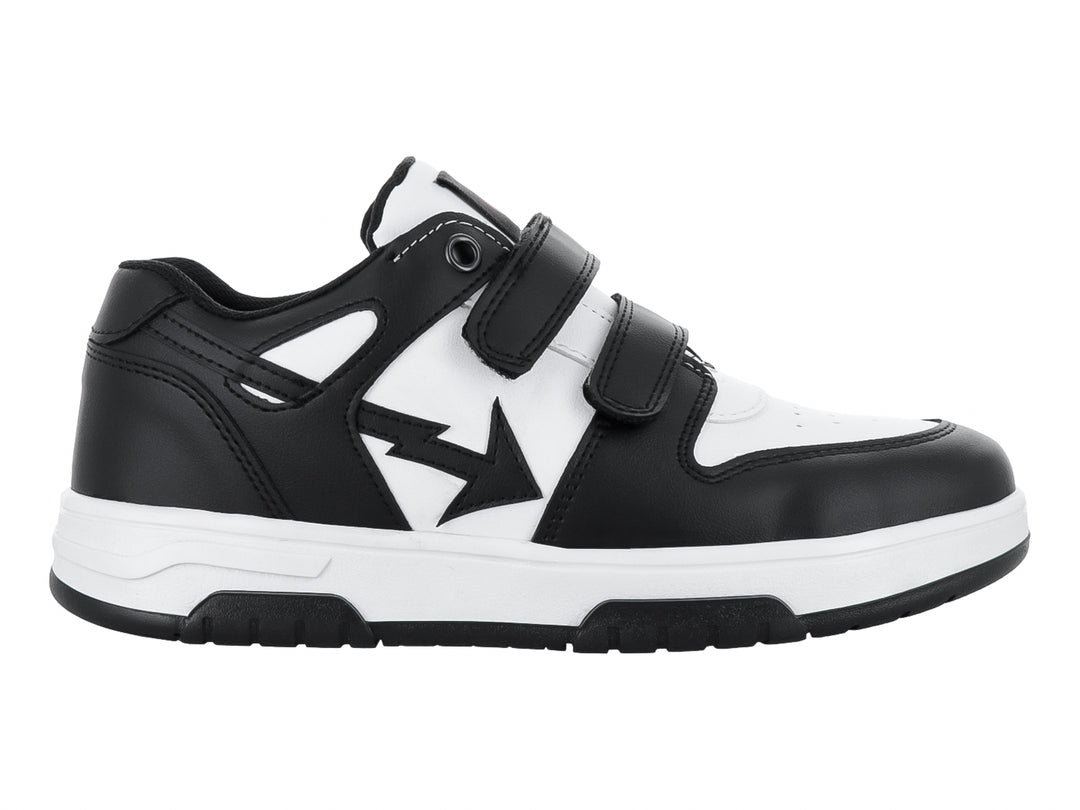 Tenis infantiles de color blanco y negro con cierre de velcro.