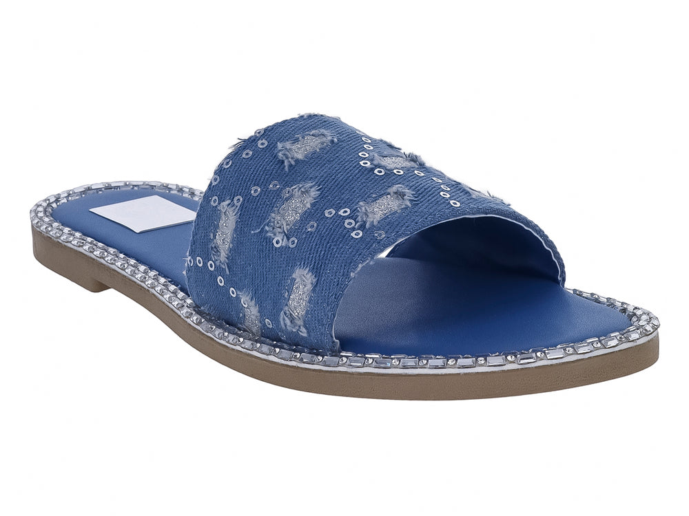 Sandalia deslizable azul mezclilla con adornos brillantes plateados y suela café.