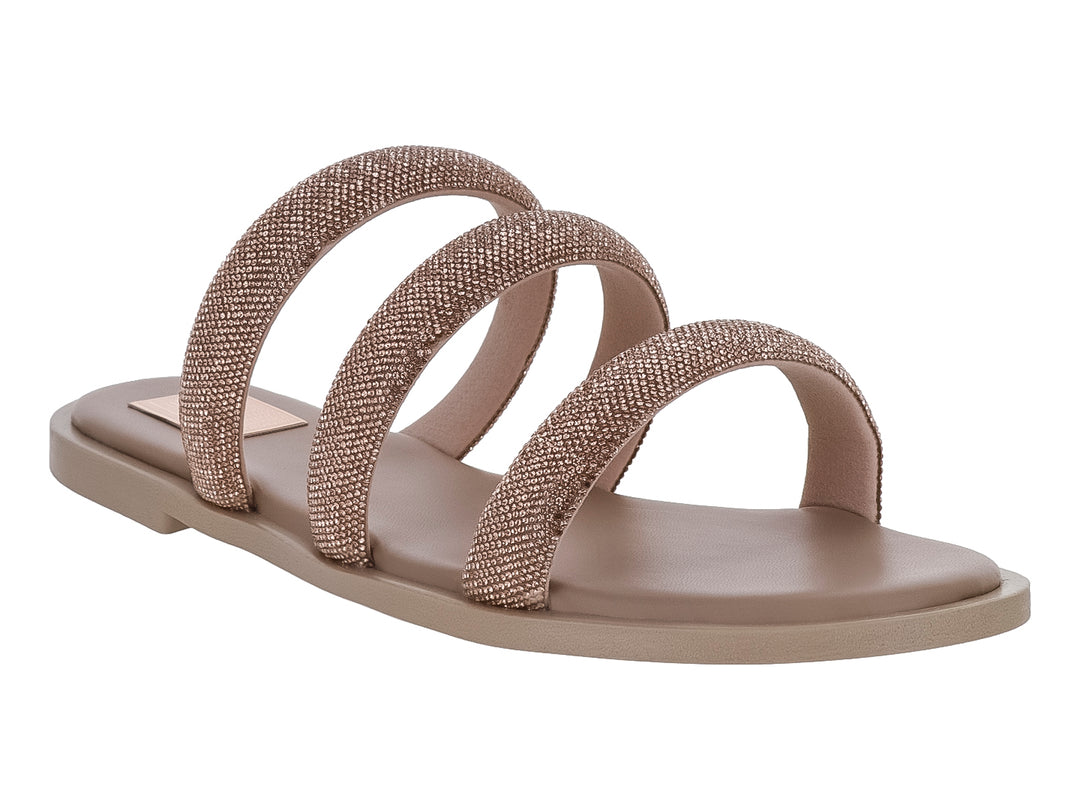 Sandalias planas color oro rosado con tres tiras brillantes y suela mate.