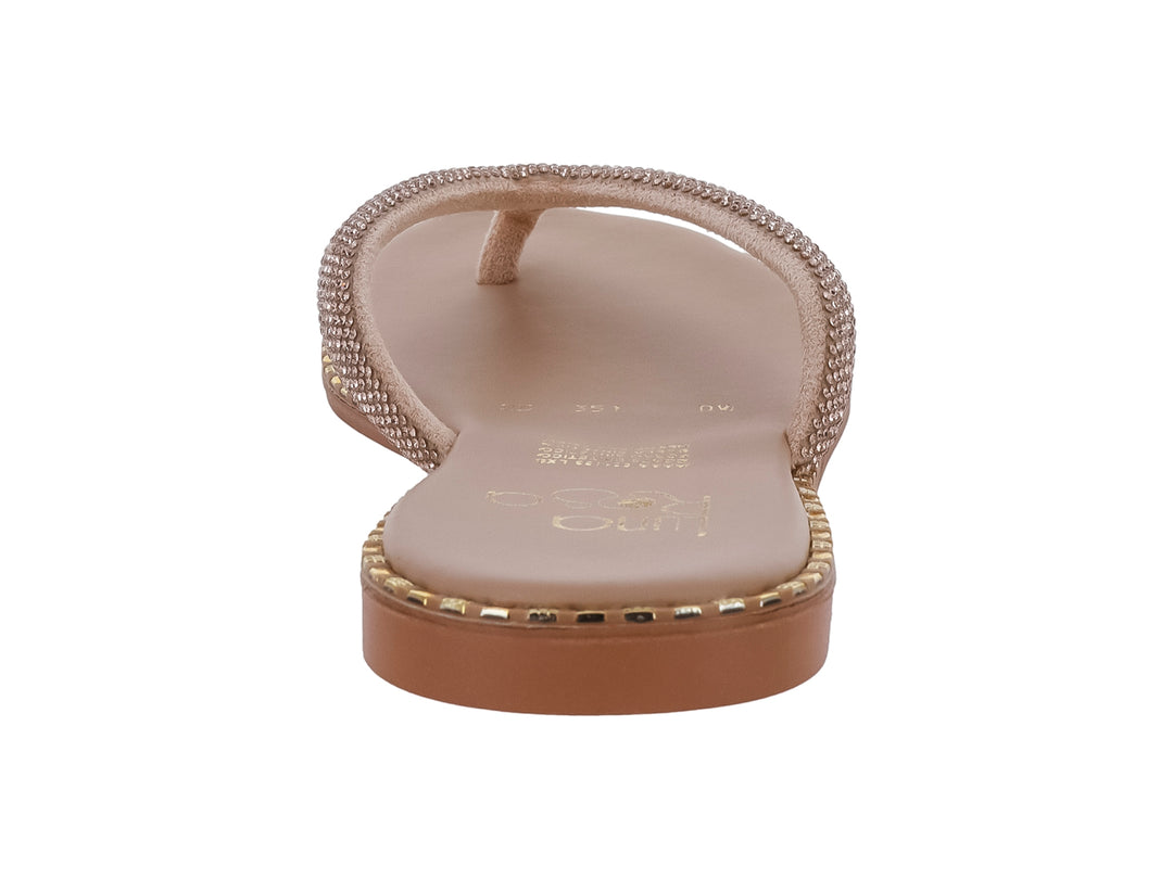 Sandalias planas color oro rosado con tira ancha decorada con brillantes.