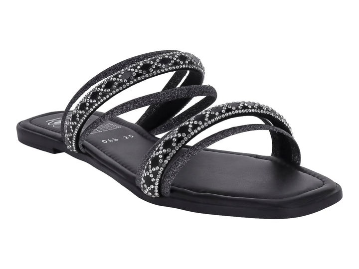 Sandalias planas negras con tiras decoradas con brillantes en forma de rombos.