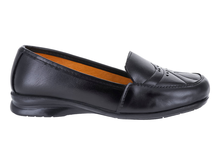 Zapato plano tipo mocasín de piel color negro para Mujer.