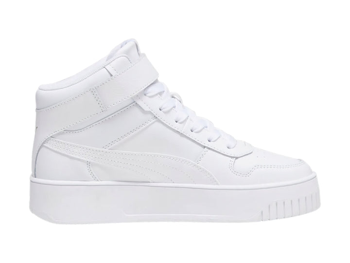 Tenis PUMA Carina Street Mid de color blanco con suela de plataforma y cierre de cordones y correa.