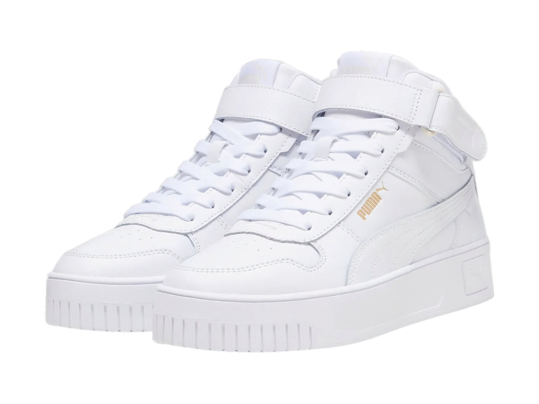 Tenis PUMA Carina Street Mid de color blanco con suela de plataforma y cierre de cordones y correa.