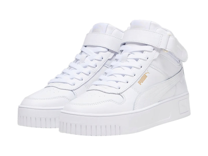 Tenis PUMA Carina Street Mid de color blanco con suela de plataforma y cierre de cordones y correa.