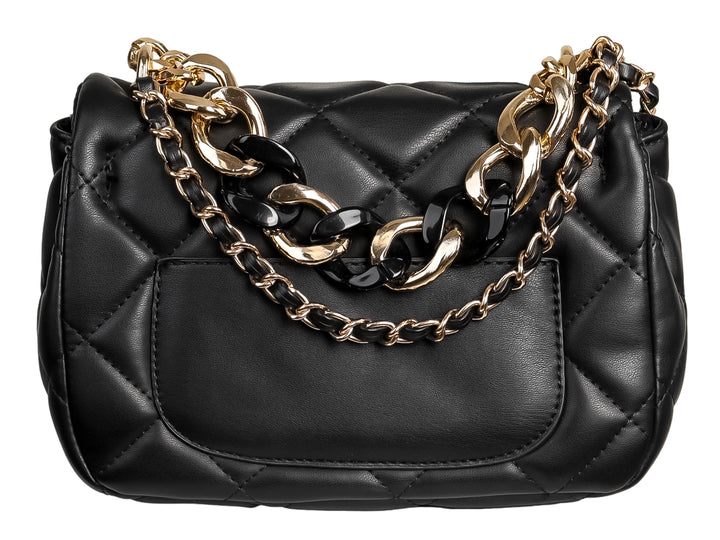 Bolso negro acolchado con cadena y cierre metálico dorado.