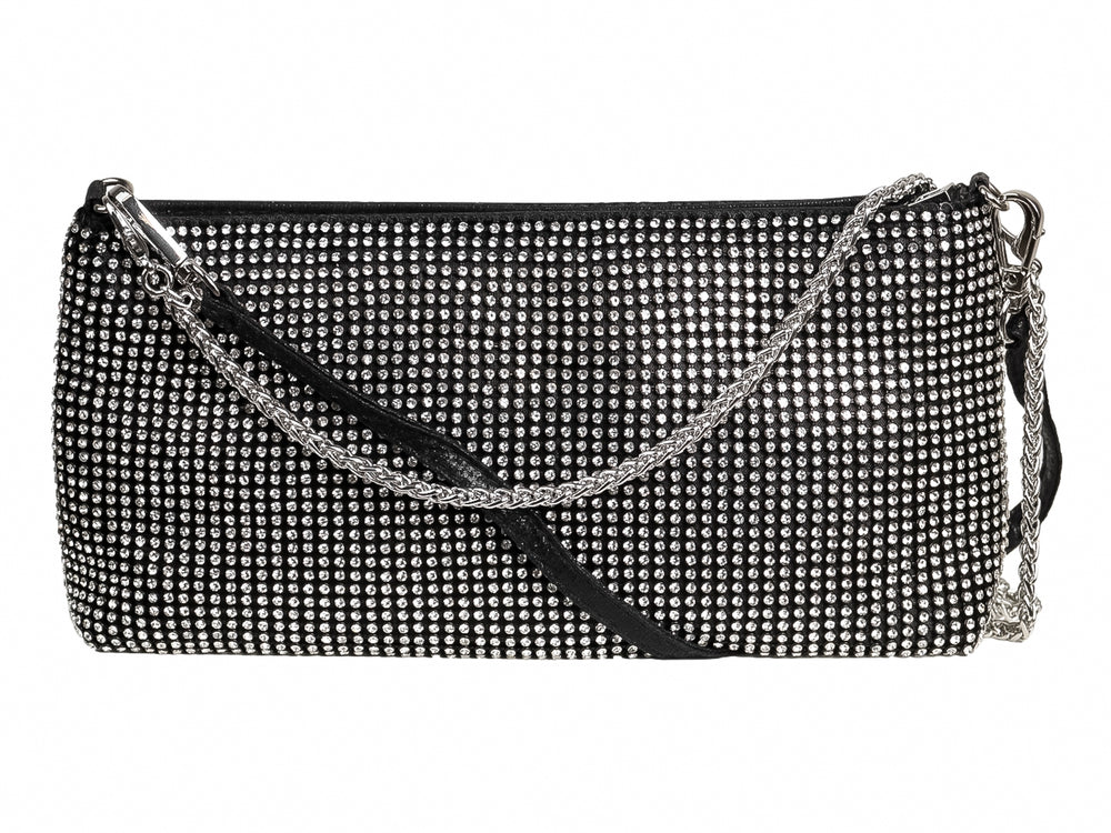 Bolso de fiesta color negro cubierto totalmente con cristales brillantes plateados y cierre superior.