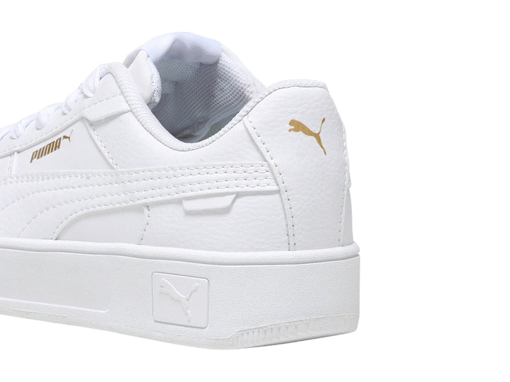 Tenis PUMA Carina Street PS en color blanco con suela de plataforma y cordones.