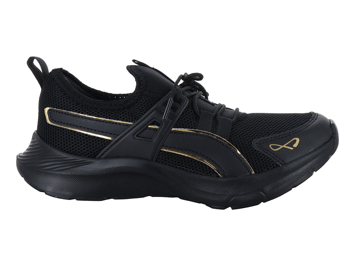 Tenis deportivos negros con detalles dorados y malla transpirable.