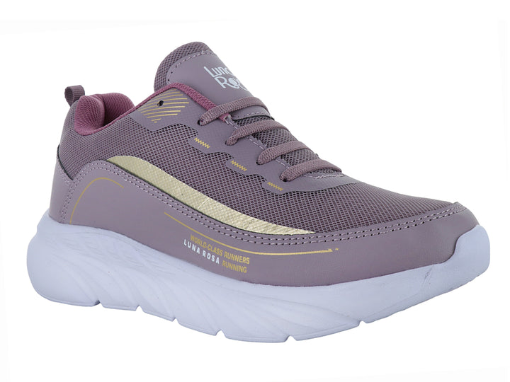 Tenis deportivos Andrax color morado con detalles en dorado y suela blanca gruesa.