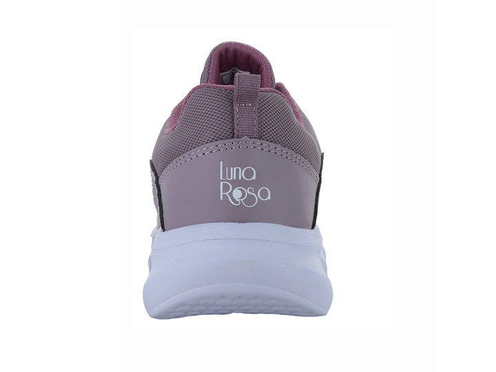 Tenis deportivos Andrax color morado con detalles en dorado y suela blanca gruesa.