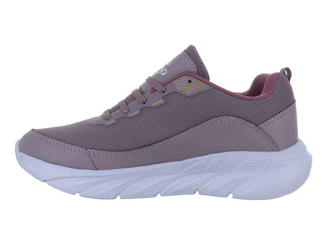 Tenis deportivos Andrax color morado con detalles en dorado y suela blanca gruesa.