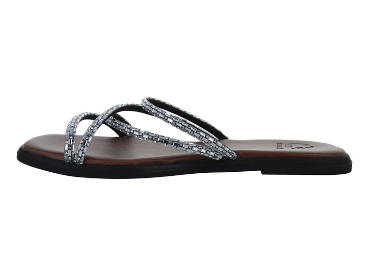Sandalia plana para Niña en color plata con tiras brillantes y suela negra.