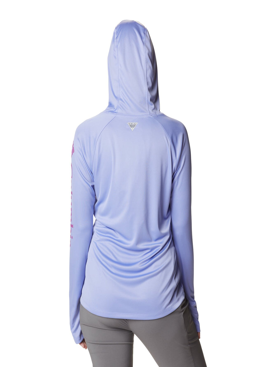 Playera deportiva Columbia color morado claro con capucha y manga larga.