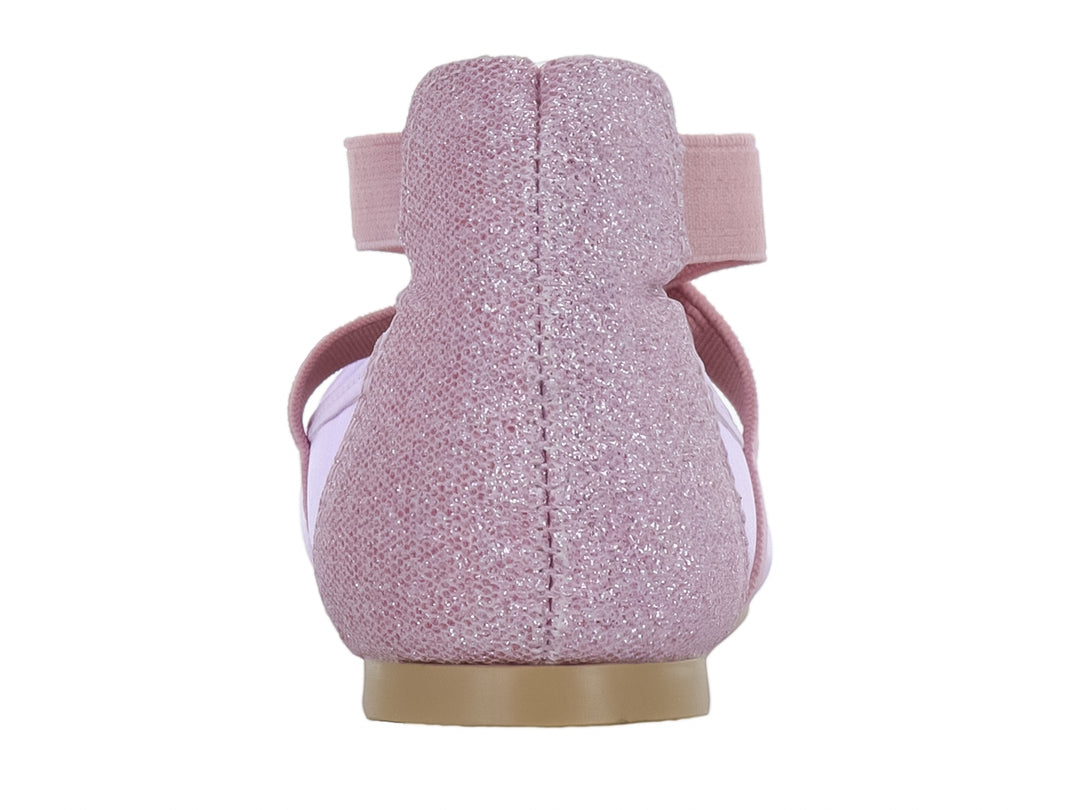 Zapato plano color rosa brillante para niña con moño y correa al tobillo.