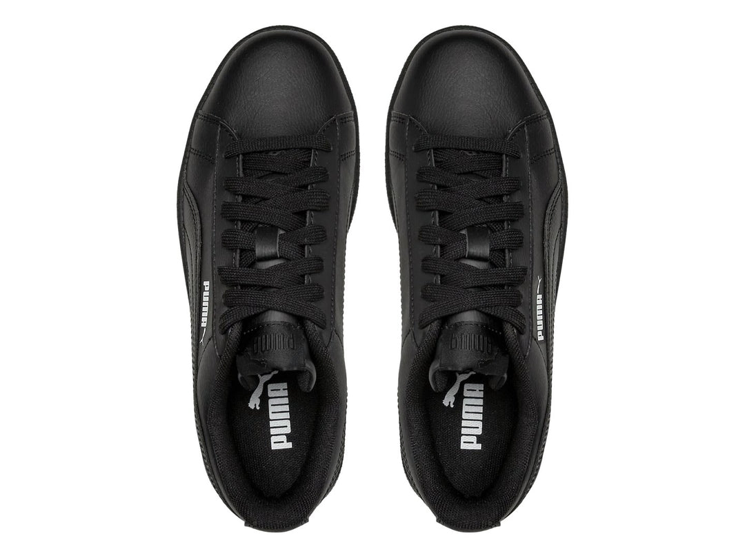 Tenis deportivos PUMA UP JR color negro para niños con suela plana y cordones.