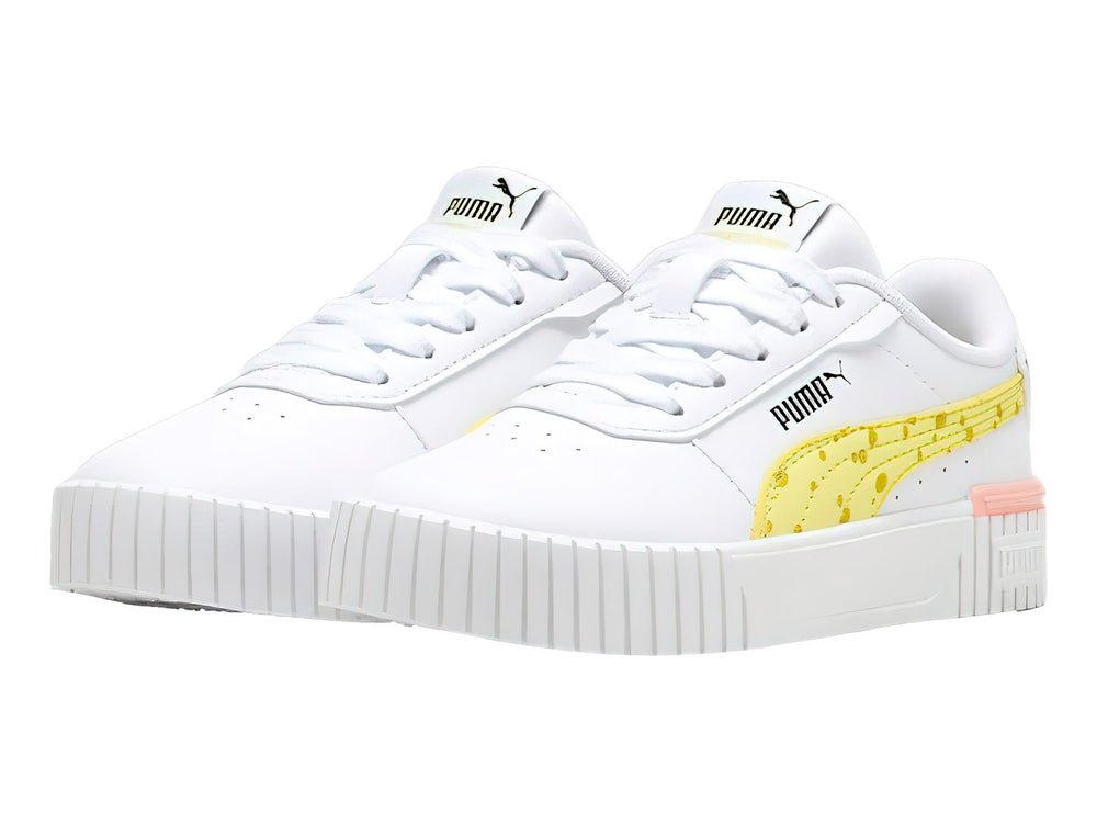 Tenis PUMA blancos con franja amarilla y detalle rosa en la suela, diseño de Bob Esponja.