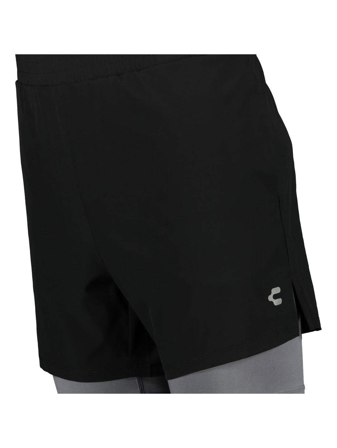 Shorts deportivos color negro con banda gris en la parte inferior.