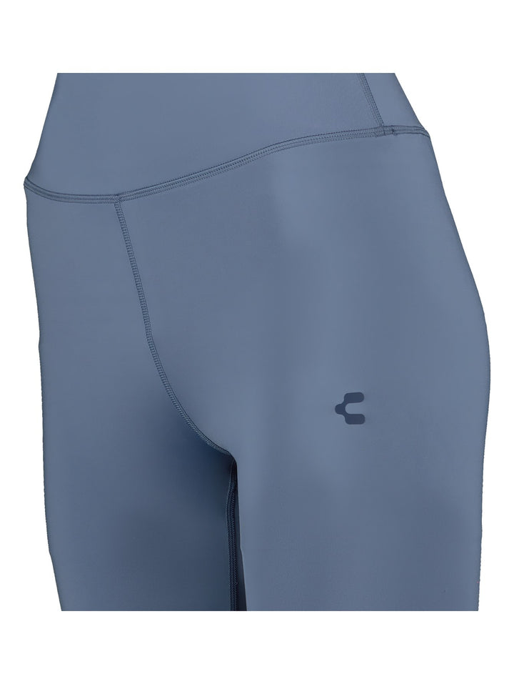 Mallas deportivas tipo biker en color azul lavanda para mujer con cintura alta.