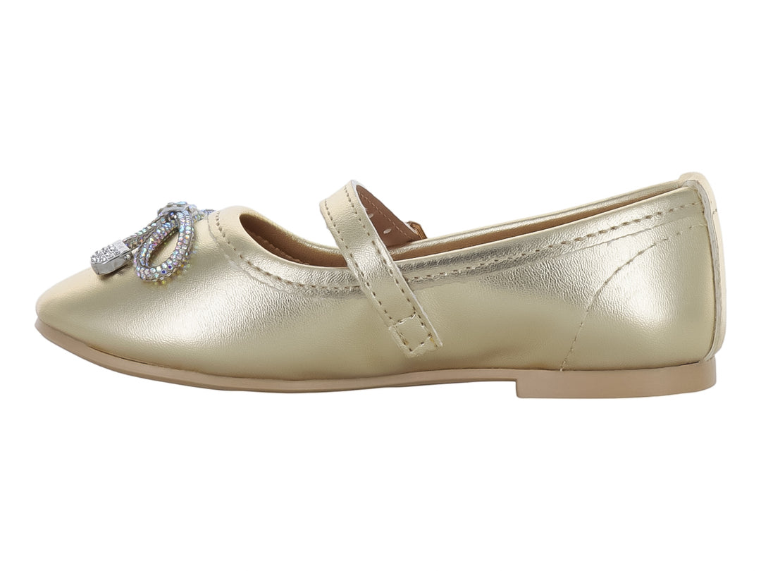 Zapato plano dorado metálico con correa y moño decorativo brillante.